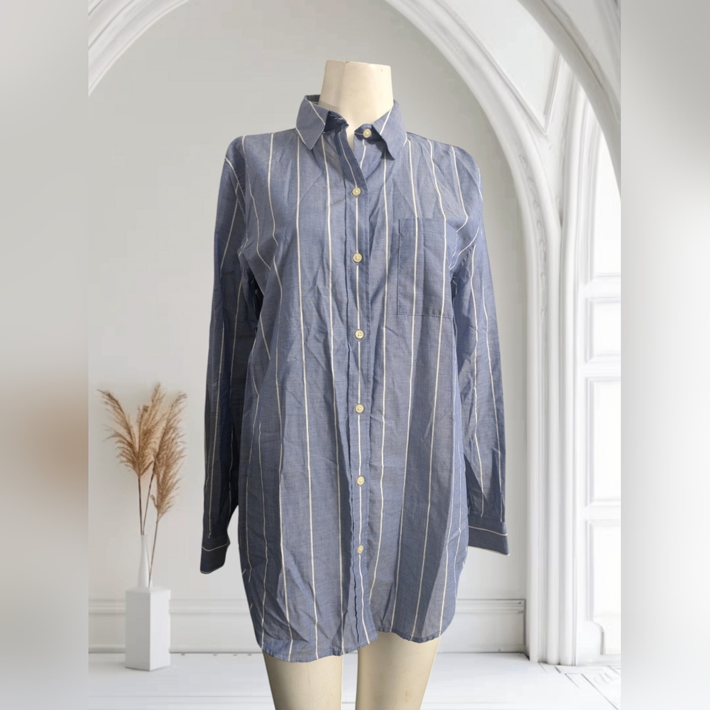 Banana Republic Boyfriend Fit Blue Stripe Lightweight Buttons Up Shirt Size M